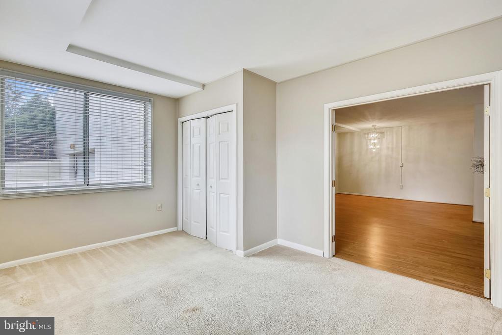 10401 GROSVENOR PLACE 123