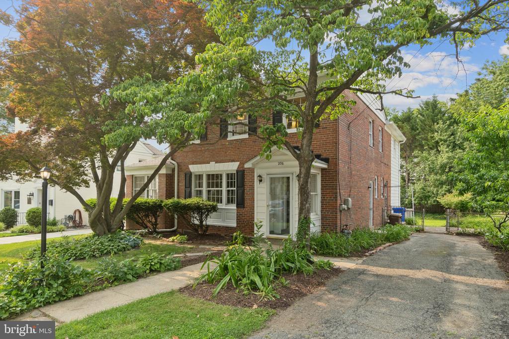 206 E INDIAN SPRING DRIVE
