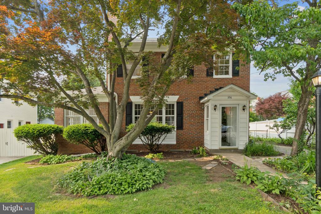 206 E INDIAN SPRING DRIVE