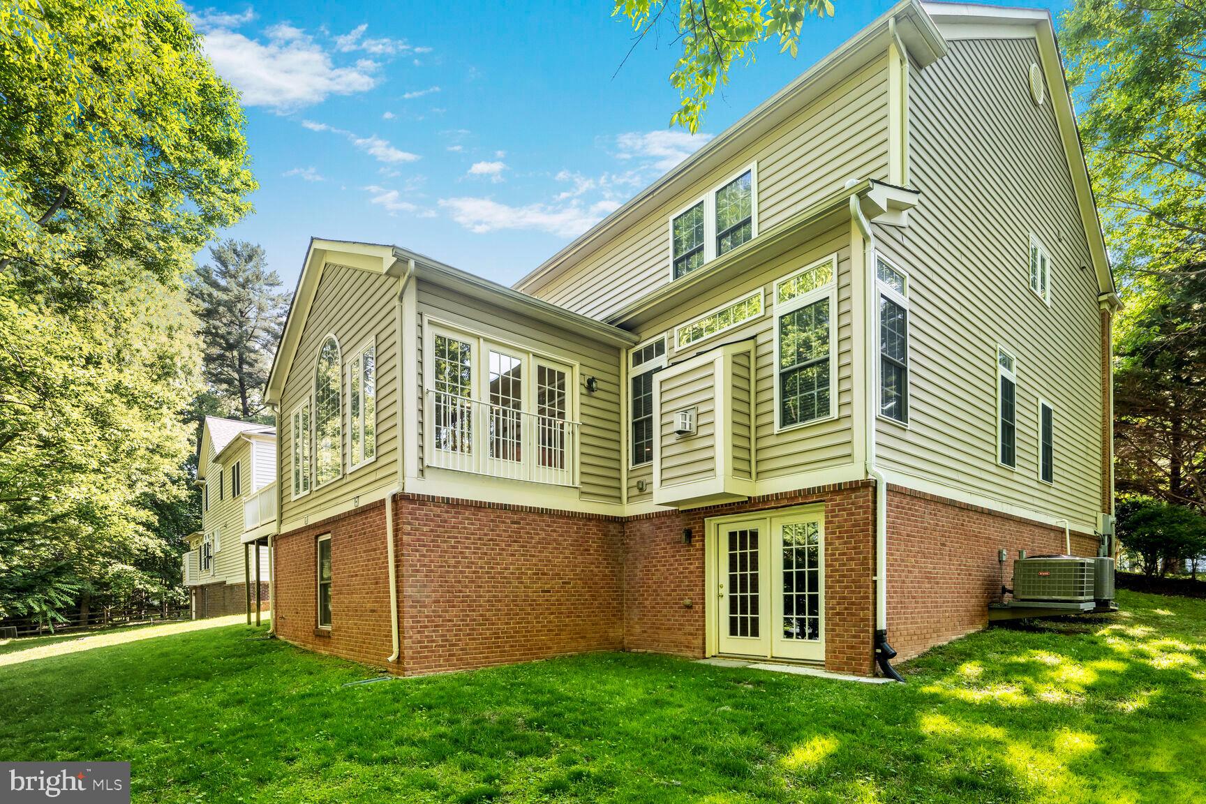 9 HENSON OAKS LANE