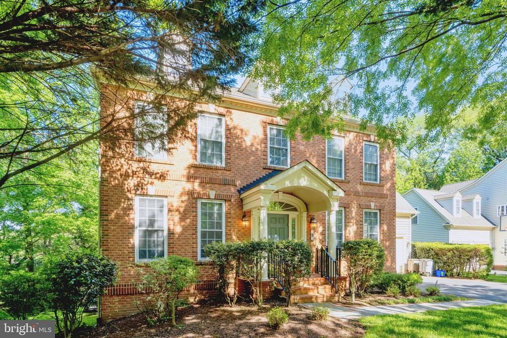 9 HENSON OAKS LANE