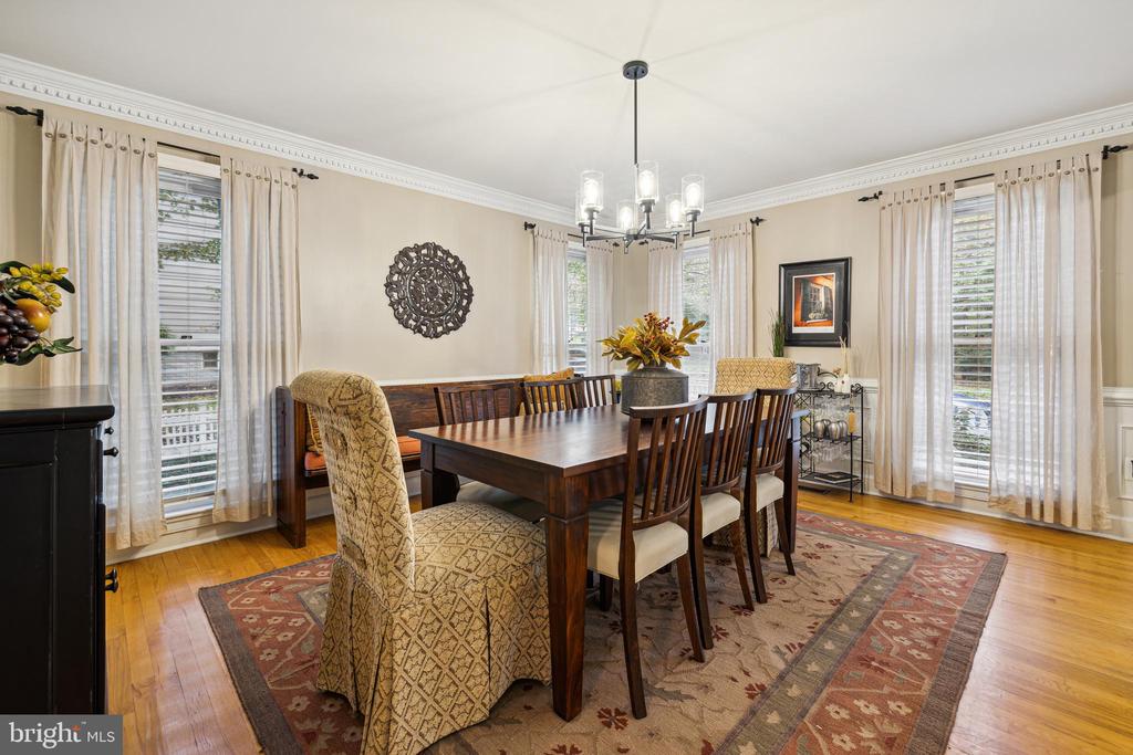 207 TSCHIFFELY SQUARE ROAD