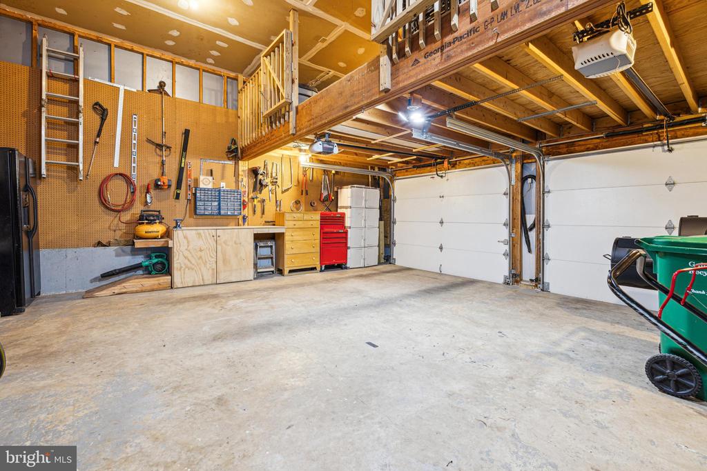 207 TSCHIFFELY SQUARE ROAD