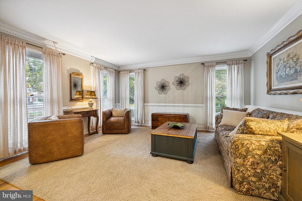 207 TSCHIFFELY SQUARE ROAD