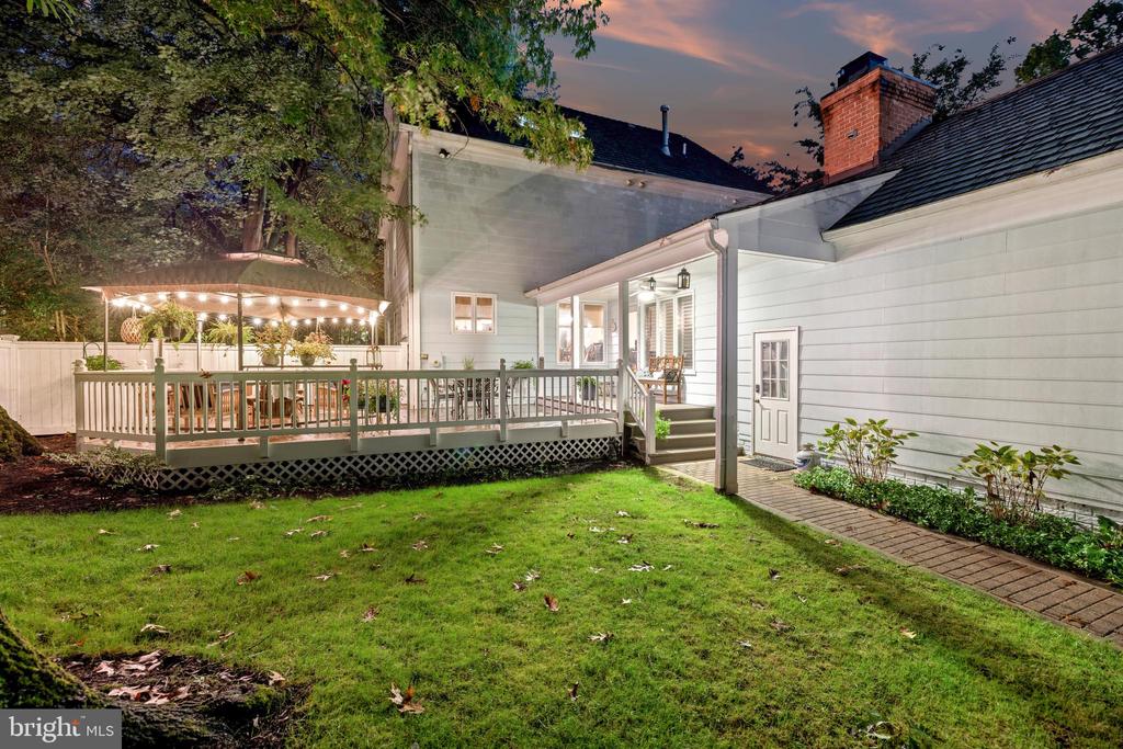 207 TSCHIFFELY SQUARE ROAD