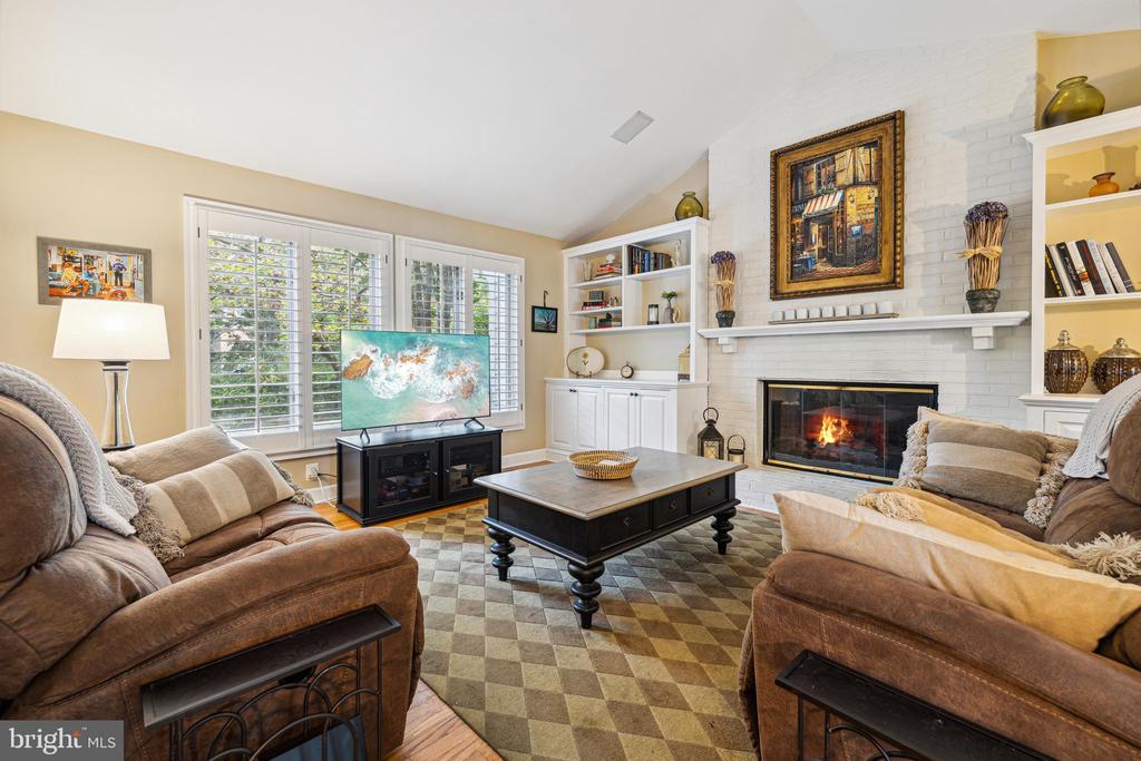 207 TSCHIFFELY SQUARE ROAD