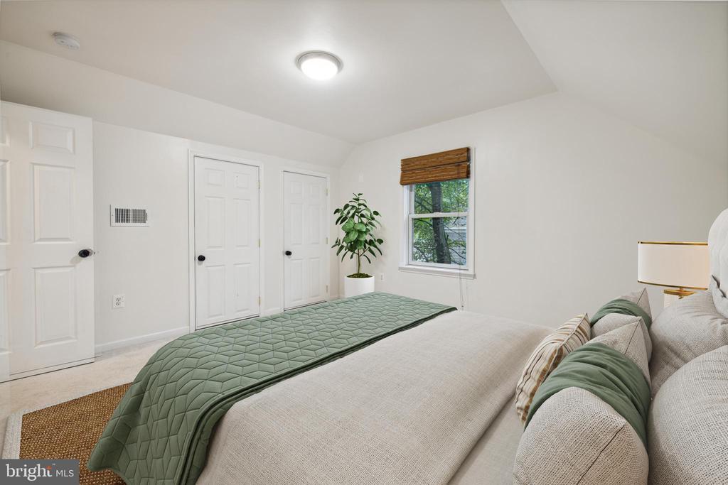 207 TSCHIFFELY SQUARE ROAD