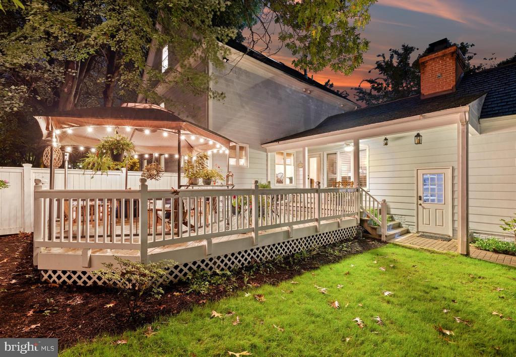 207 TSCHIFFELY SQUARE ROAD