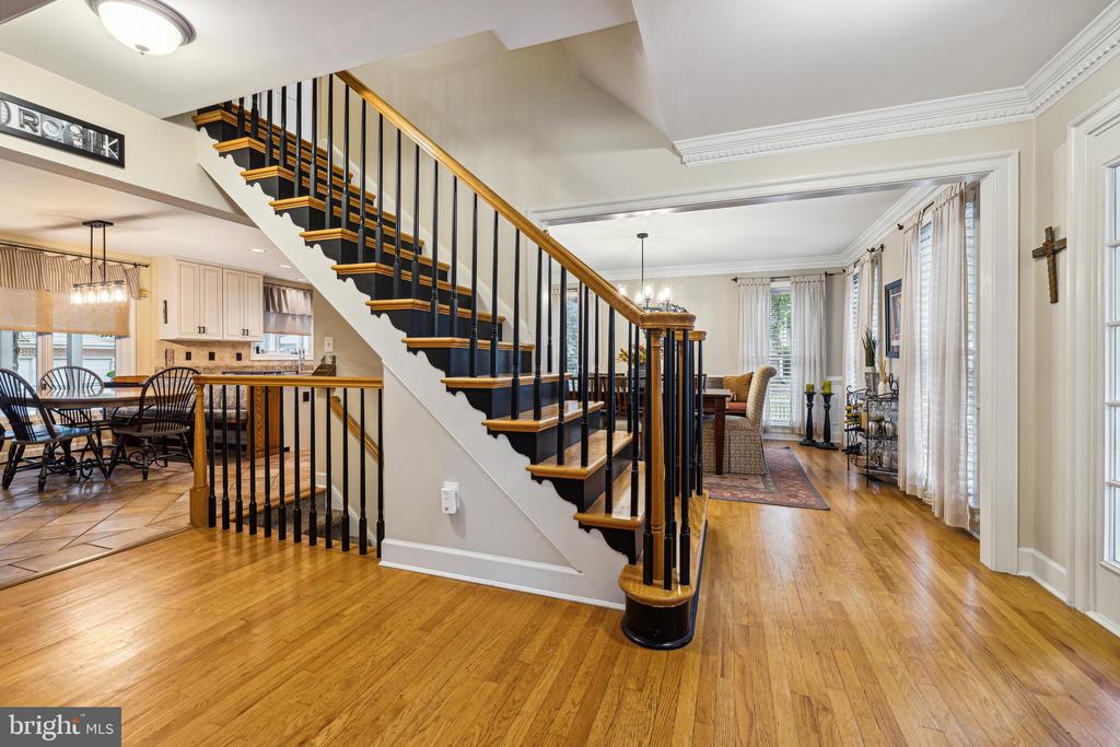 207 TSCHIFFELY SQUARE ROAD