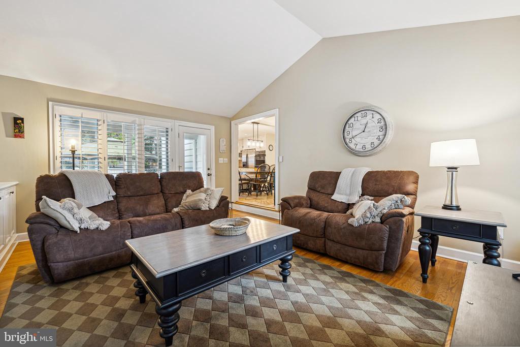 207 TSCHIFFELY SQUARE ROAD