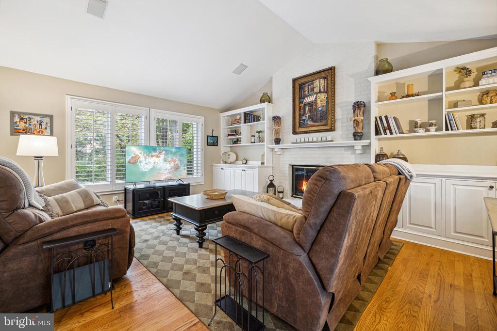 207 TSCHIFFELY SQUARE ROAD