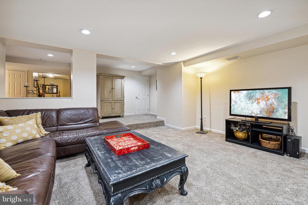 207 TSCHIFFELY SQUARE ROAD