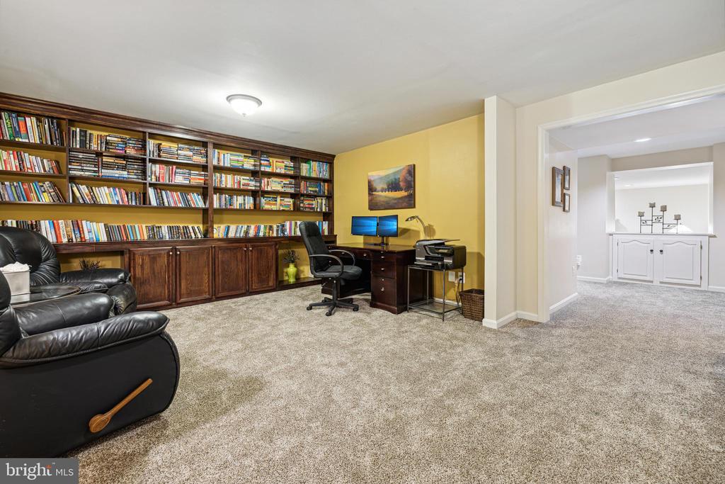 207 TSCHIFFELY SQUARE ROAD