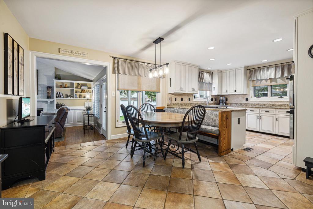 207 TSCHIFFELY SQUARE ROAD