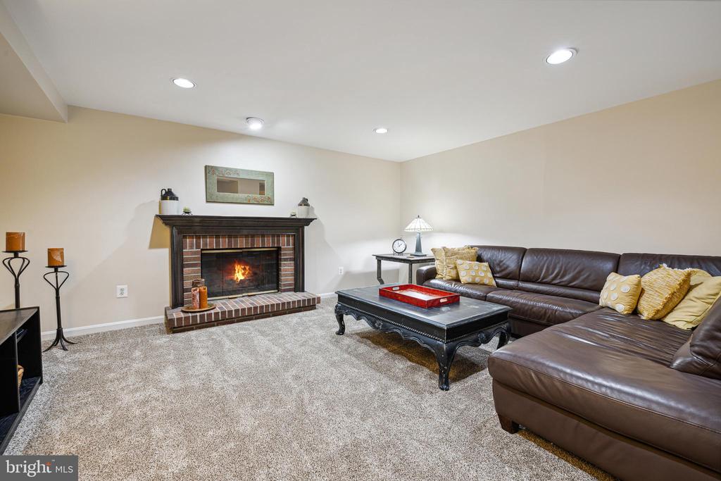 207 TSCHIFFELY SQUARE ROAD
