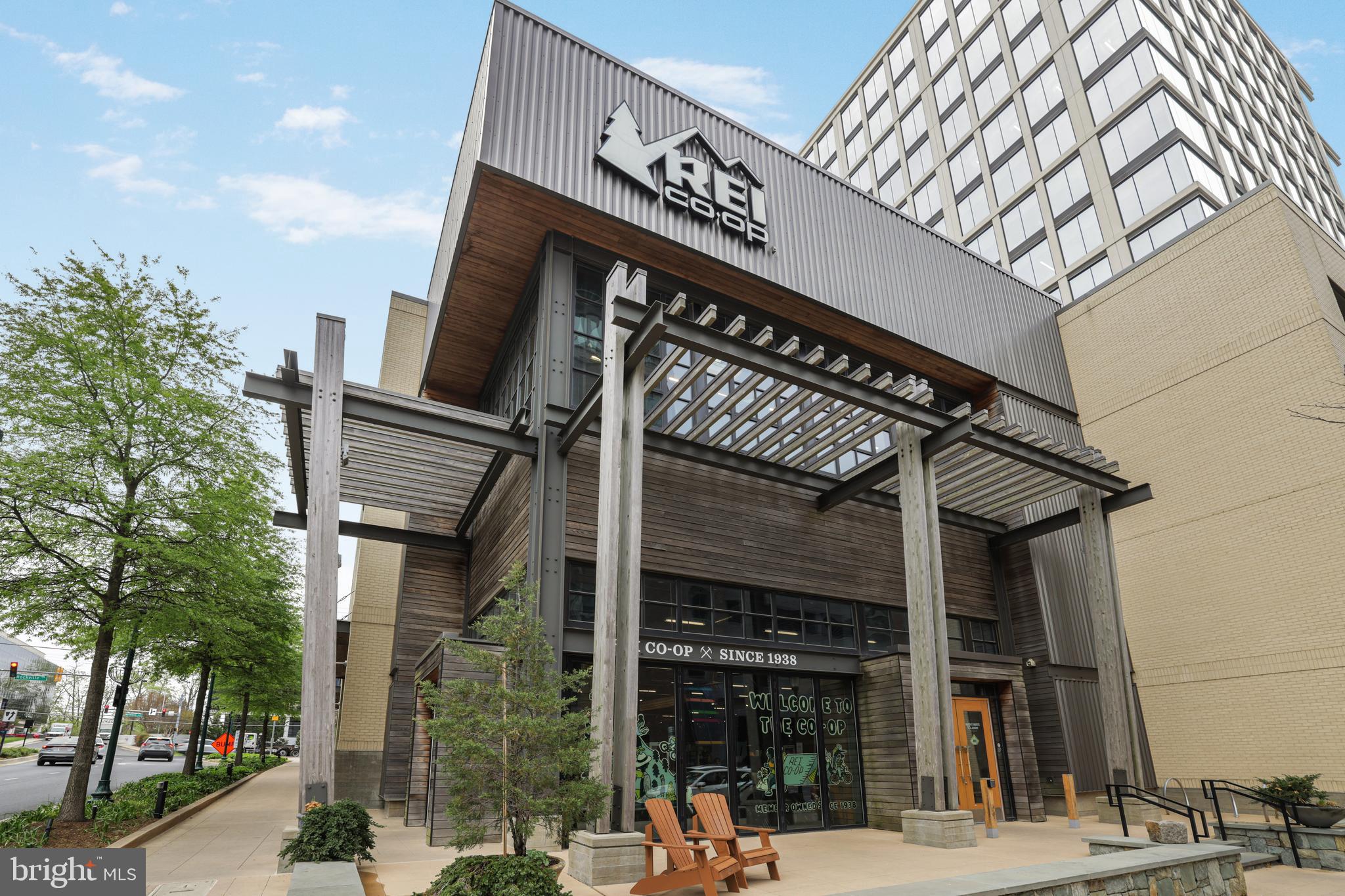 10504 MONTROSE AVENUE M-202