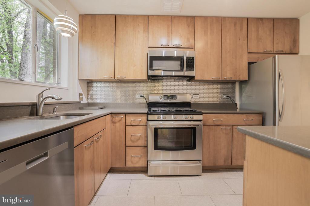 10504 MONTROSE AVENUE M-202