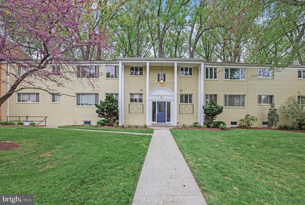 10504 MONTROSE AVENUE M-202