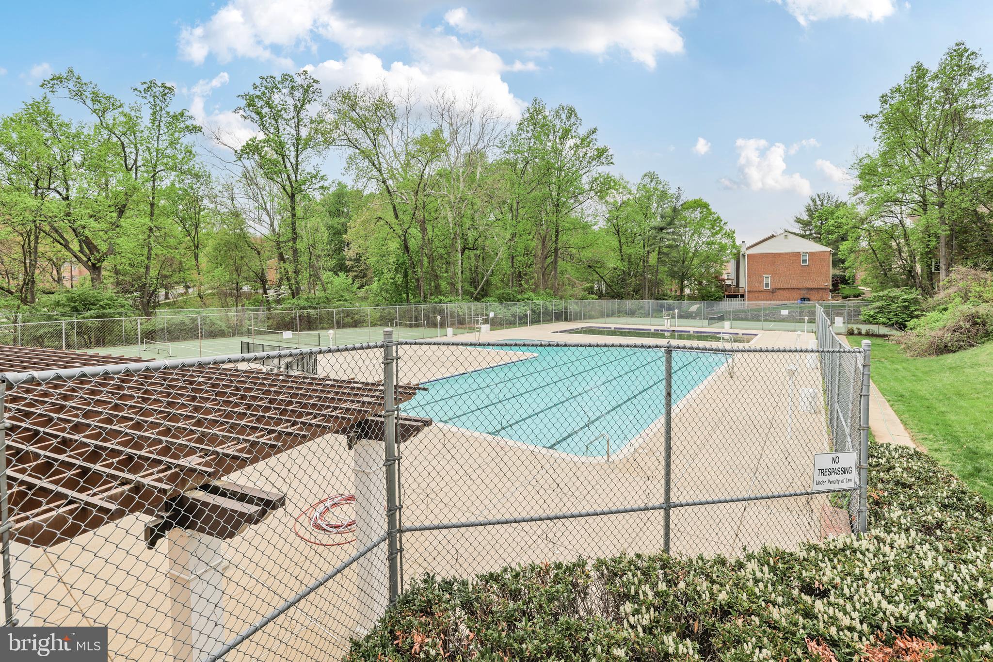 10504 MONTROSE AVENUE M-202