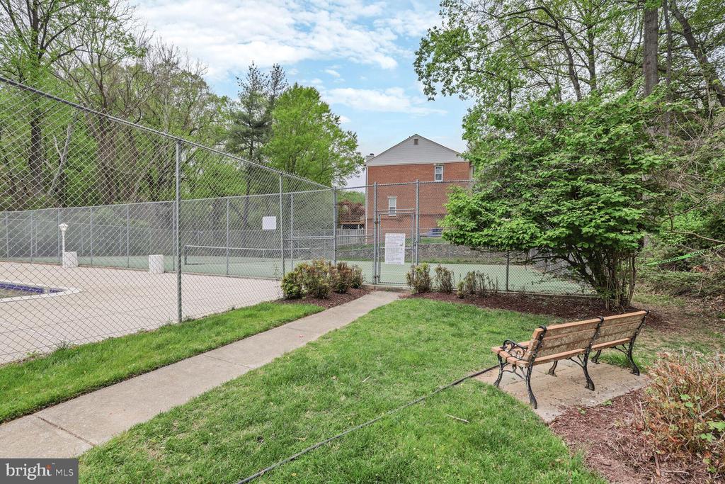 10504 MONTROSE AVENUE M-202