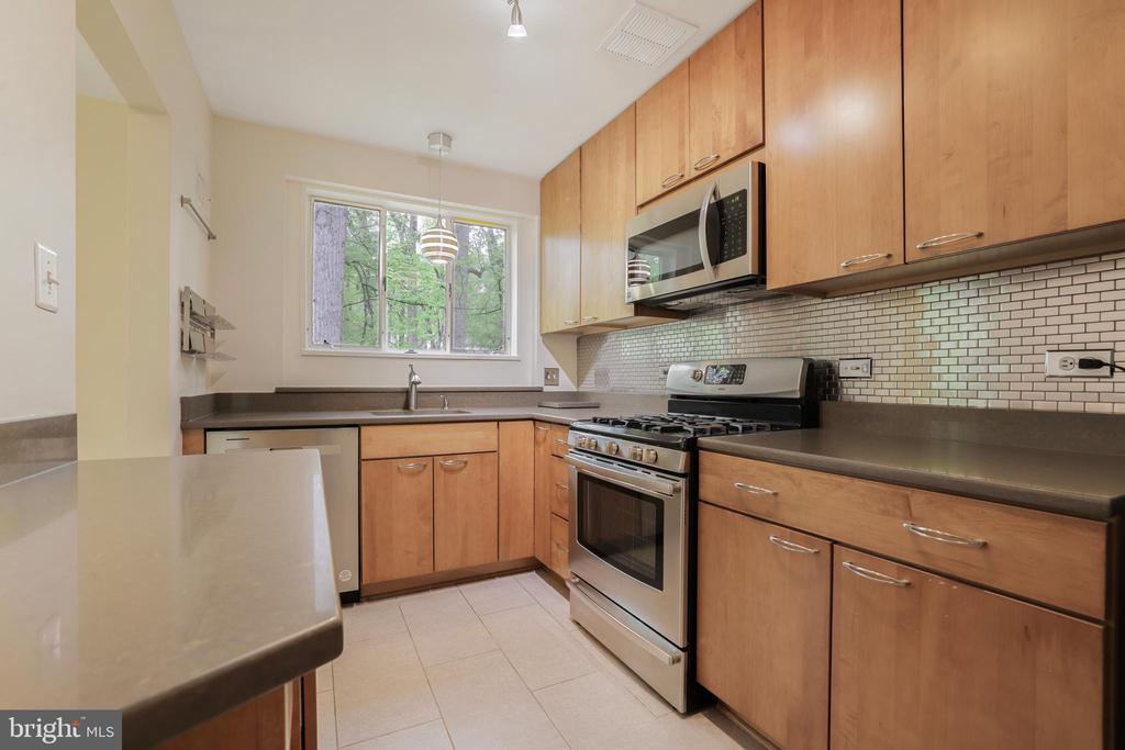 10504 MONTROSE AVENUE M-202