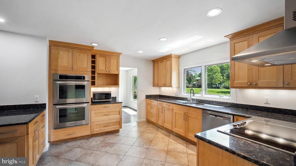 11121 BROAD GREEN DRIVE