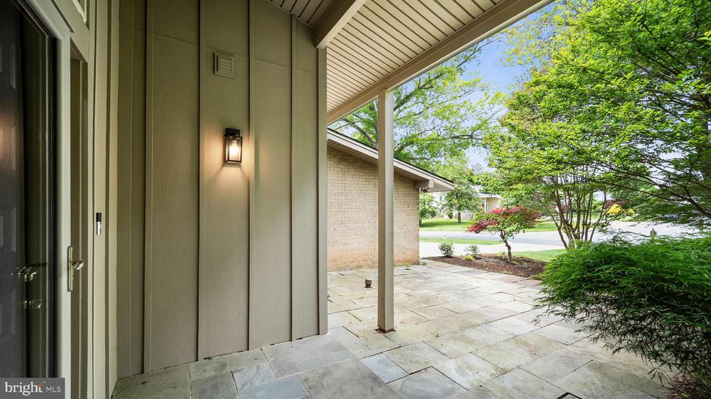 11121 BROAD GREEN DRIVE