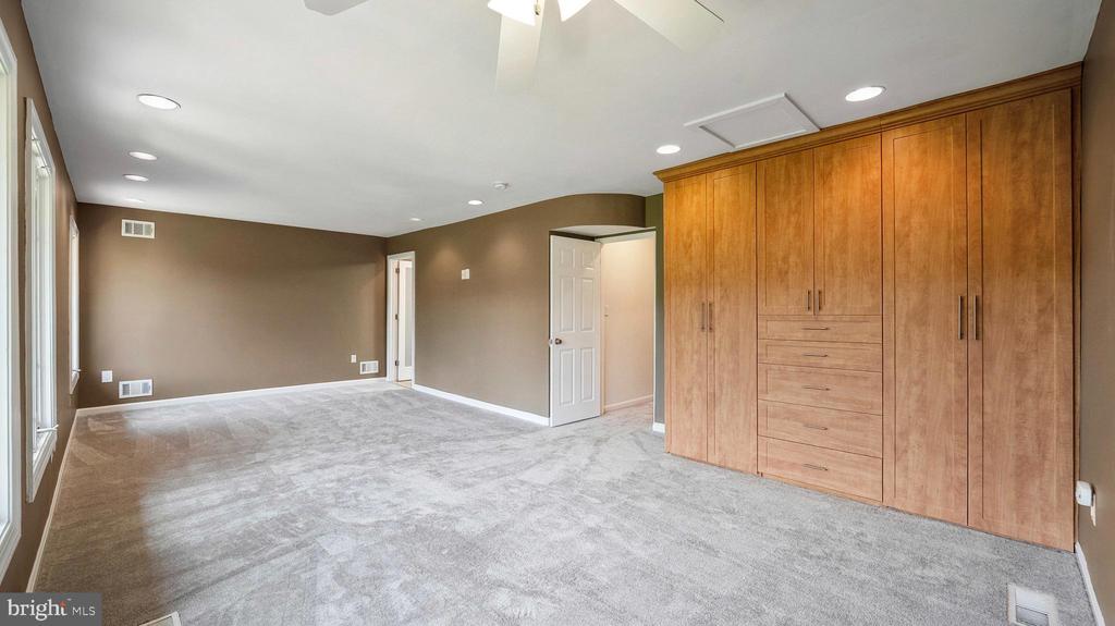 11121 BROAD GREEN DRIVE