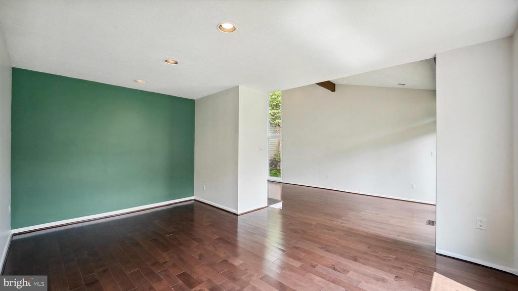 11121 BROAD GREEN DRIVE