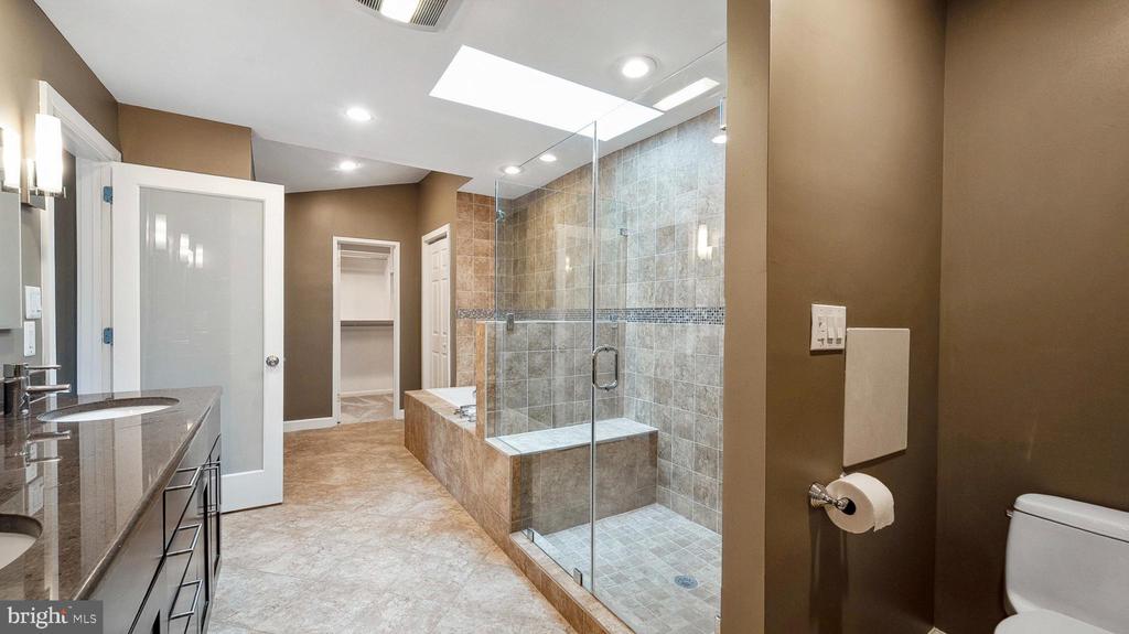 11121 BROAD GREEN DRIVE
