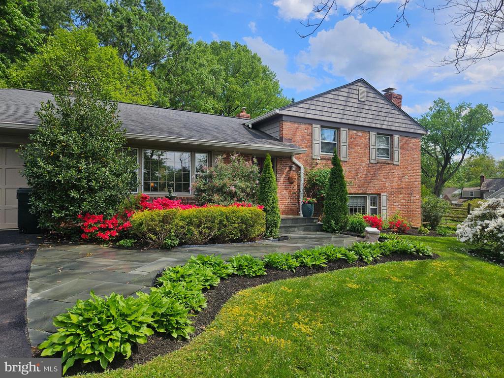 3400 COLONIAL COURT