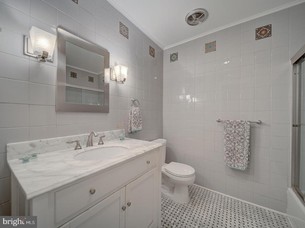 3400 COLONIAL COURT