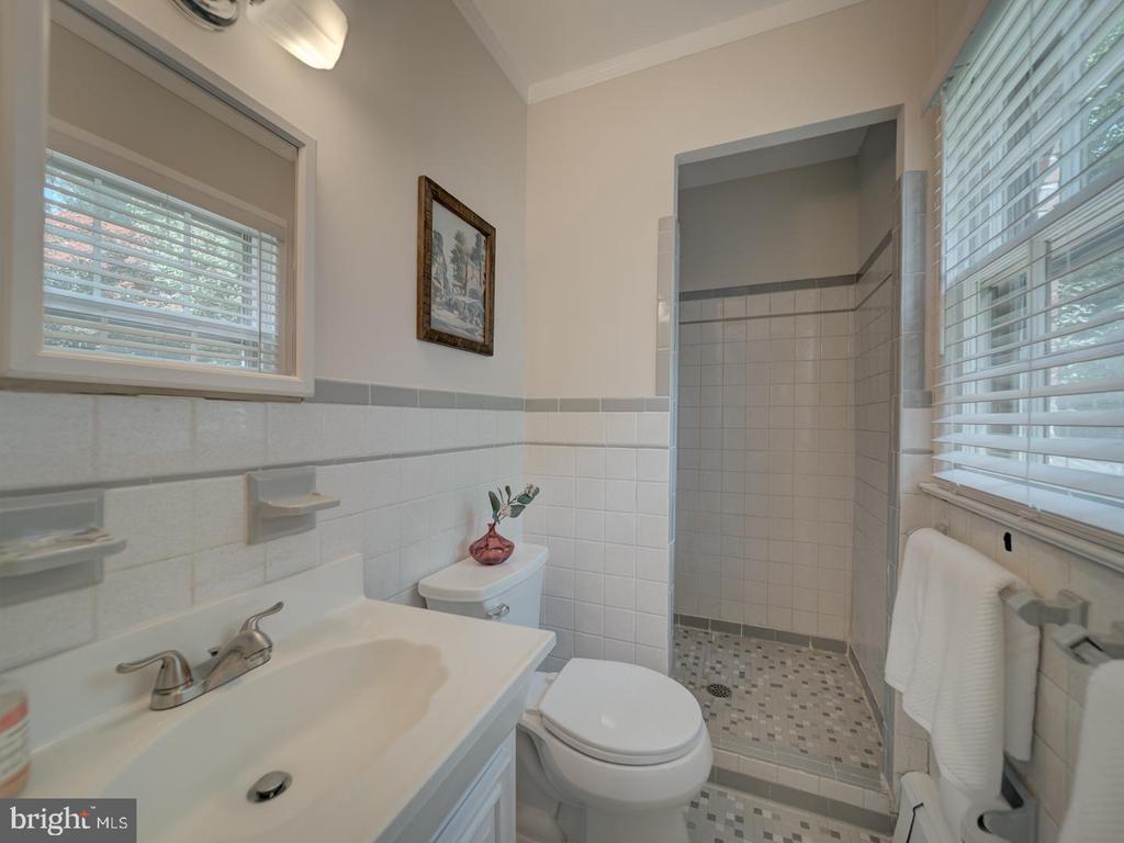 3400 COLONIAL COURT