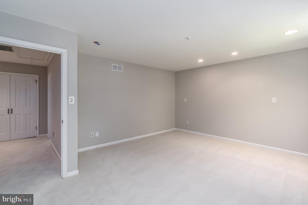 11208 TARA ROAD