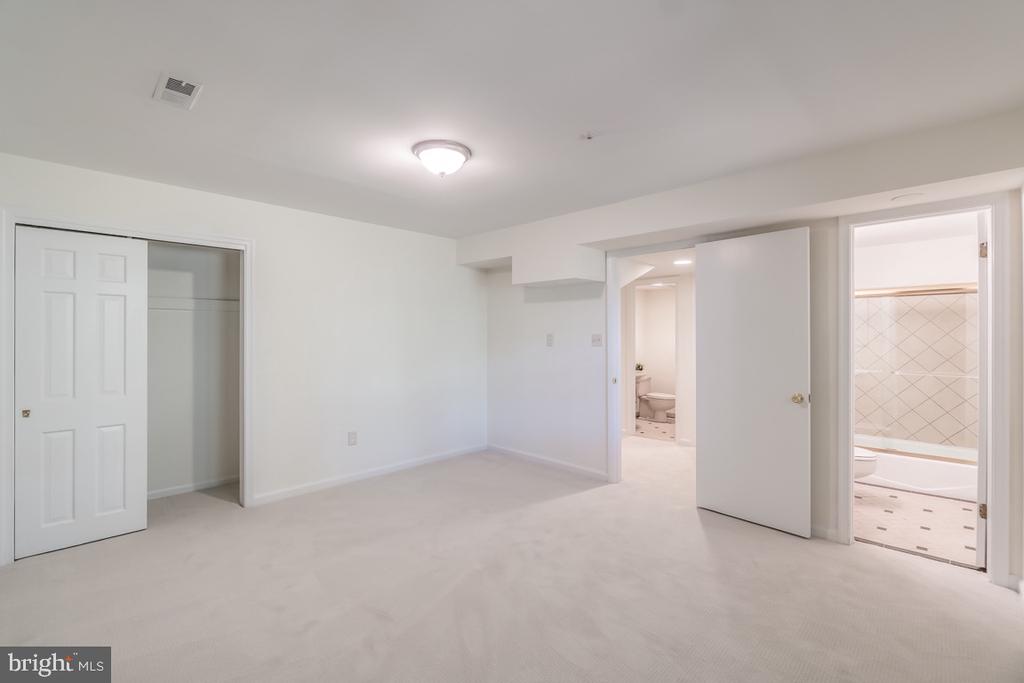 11208 TARA ROAD