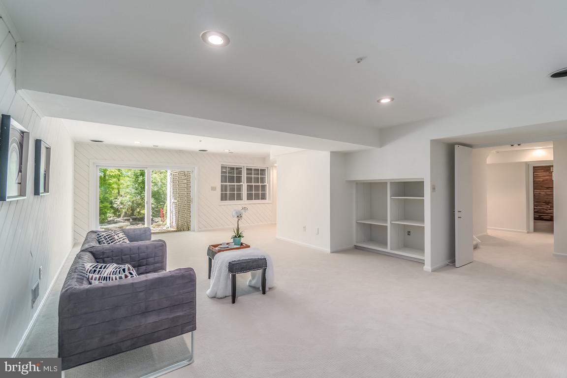11208 TARA ROAD