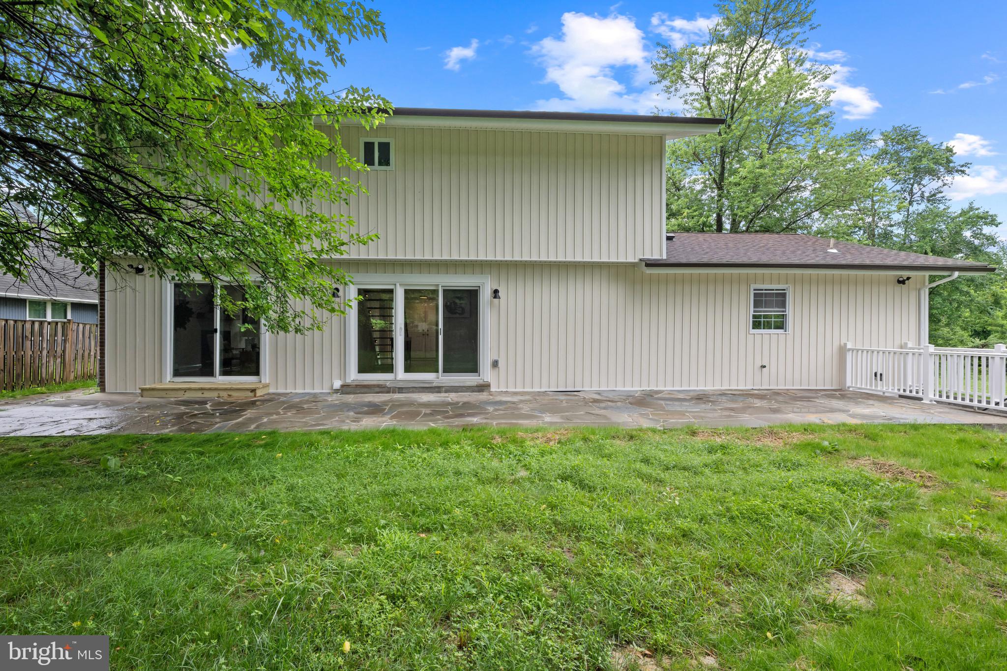 18624 QUEEN ELIZABETH DRIVE