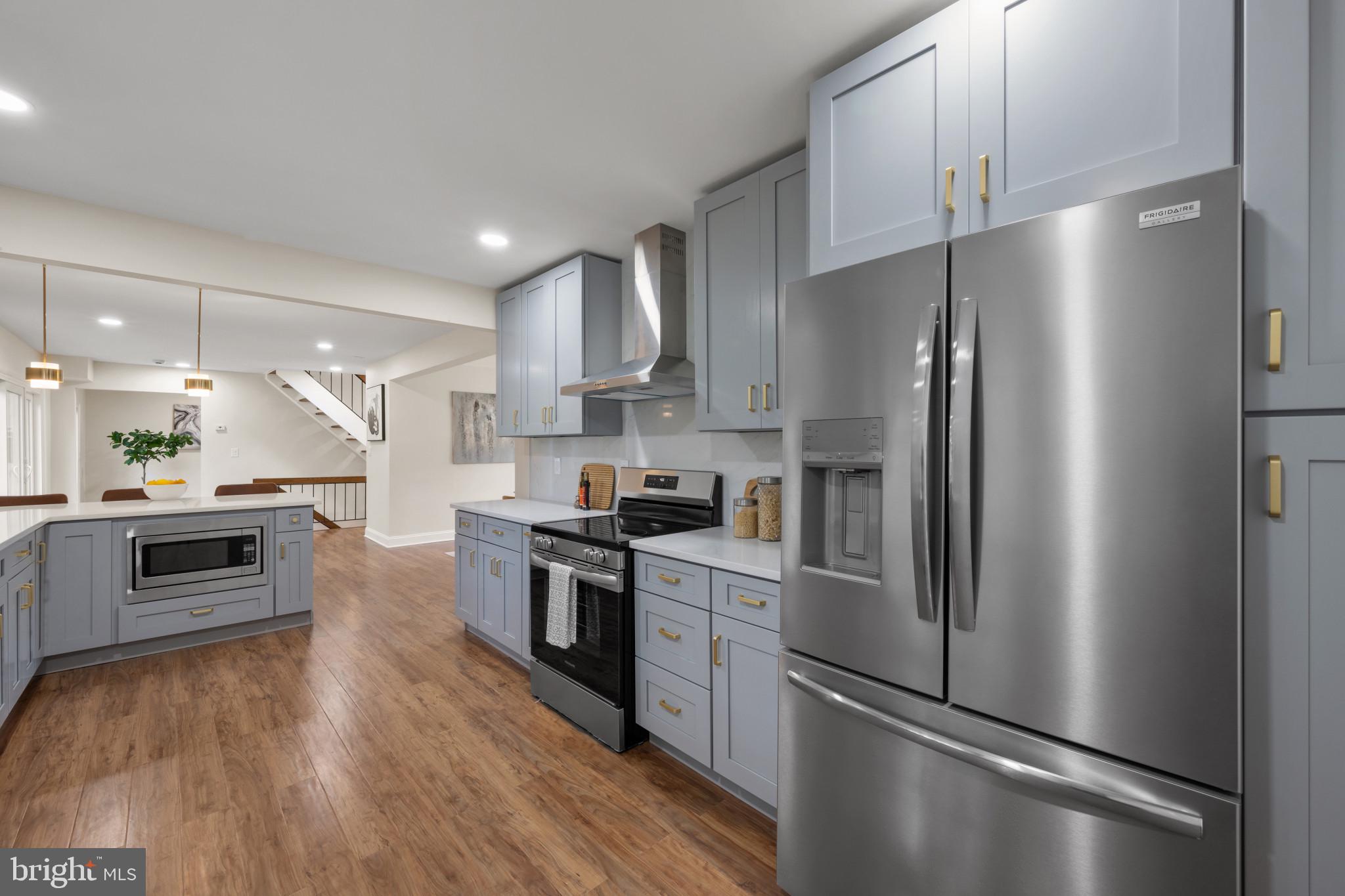 18624 QUEEN ELIZABETH DRIVE