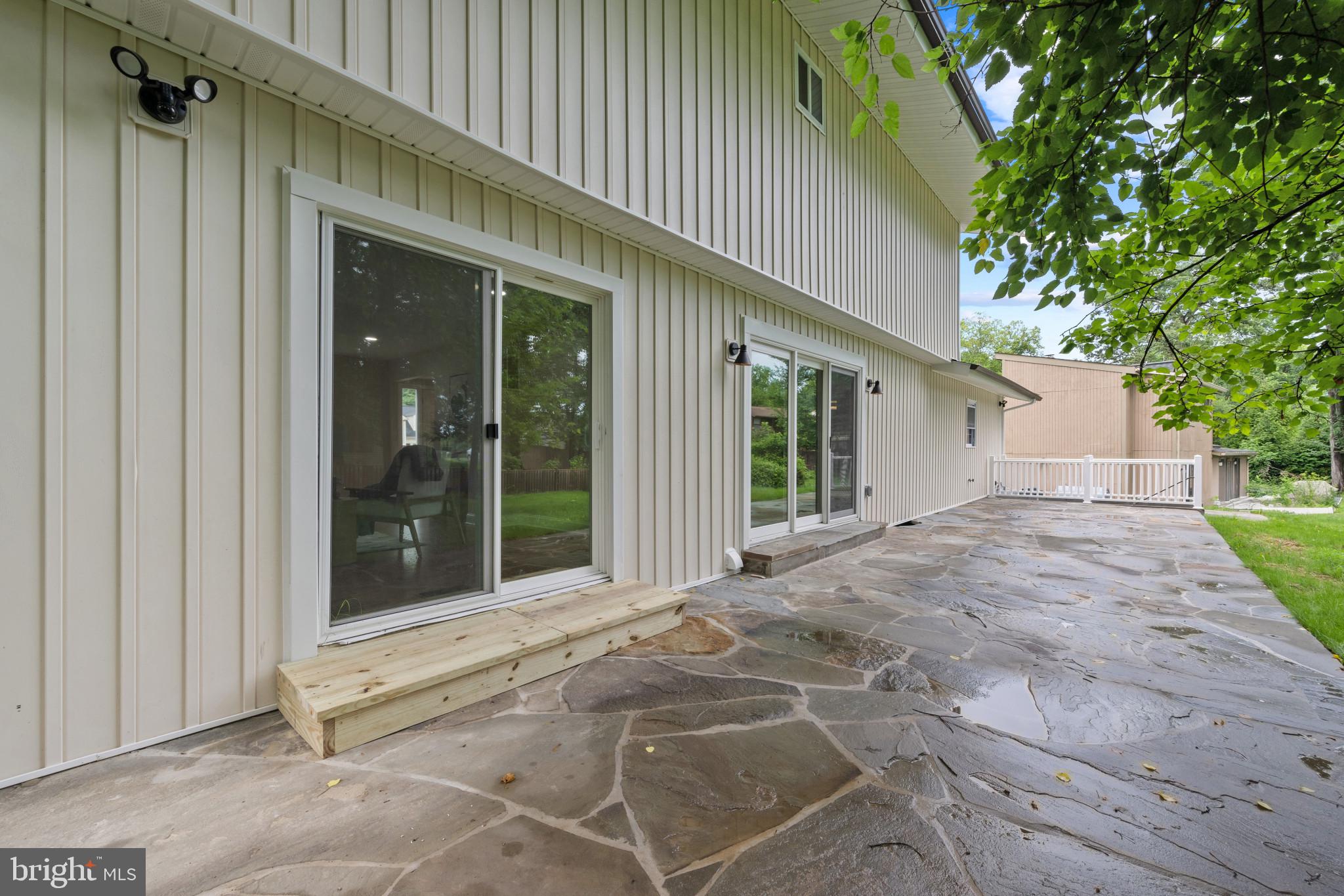 18624 QUEEN ELIZABETH DRIVE