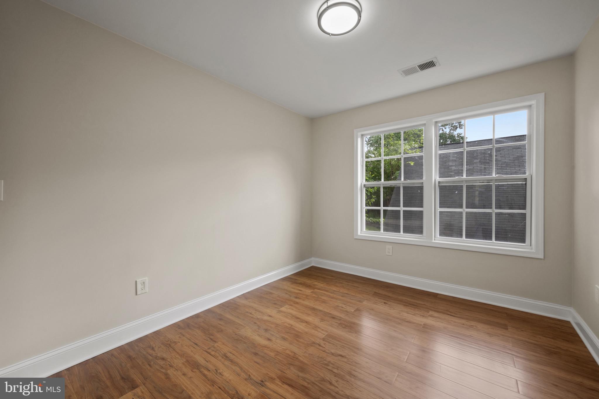 18624 QUEEN ELIZABETH DRIVE