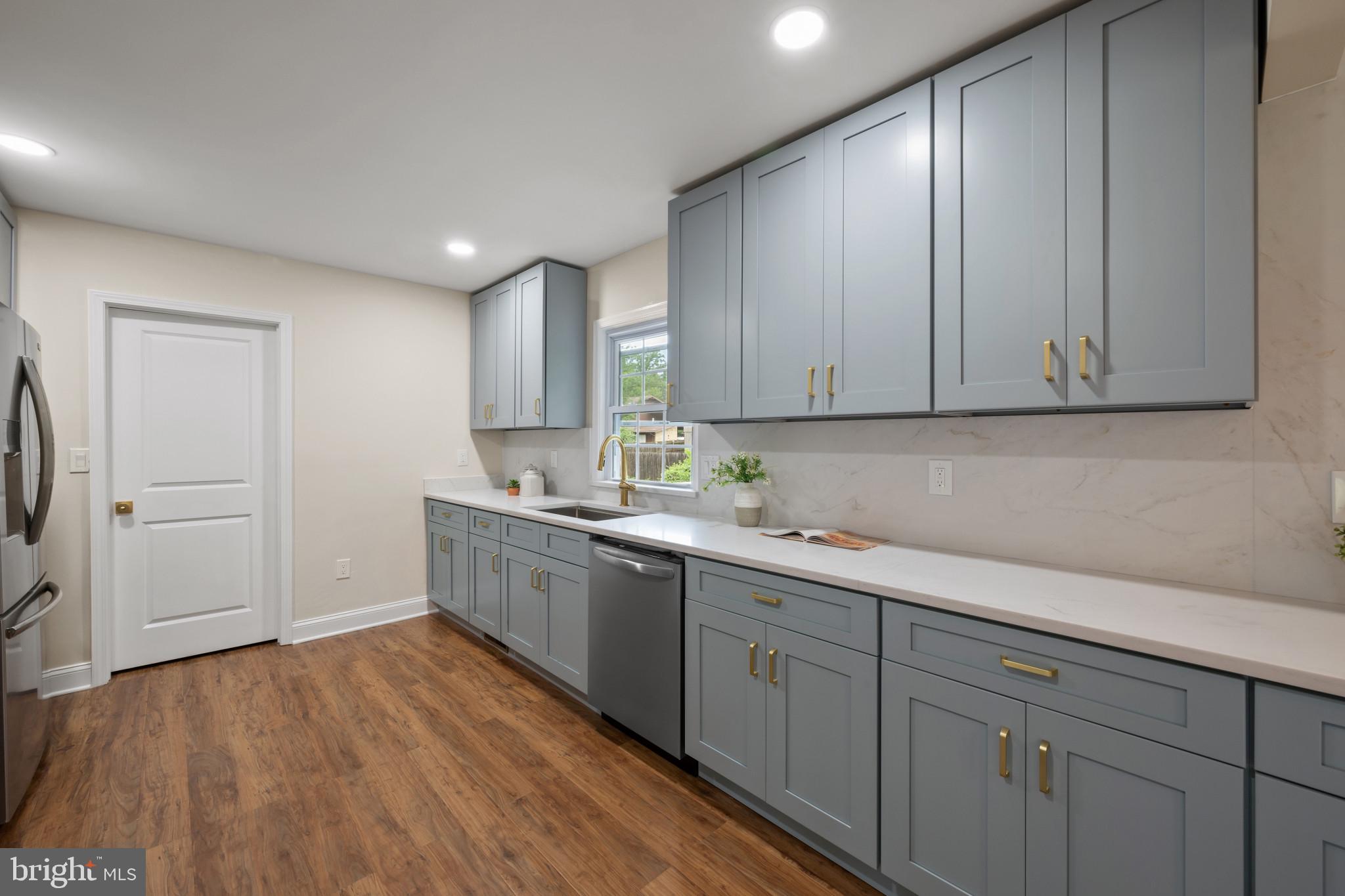 18624 QUEEN ELIZABETH DRIVE