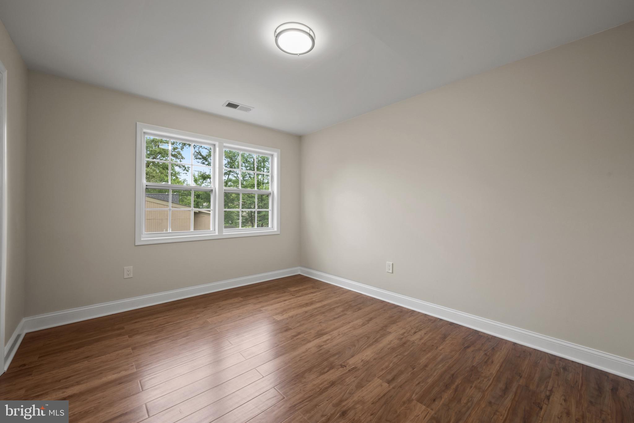 18624 QUEEN ELIZABETH DRIVE