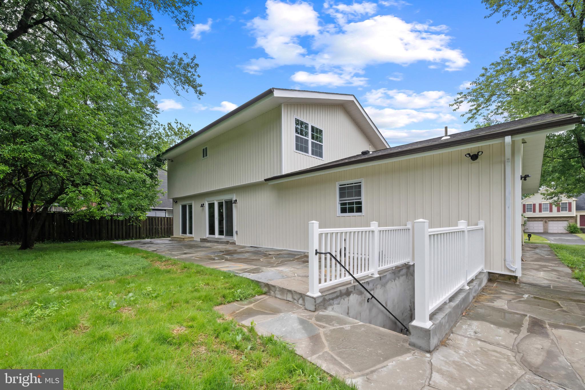 18624 QUEEN ELIZABETH DRIVE