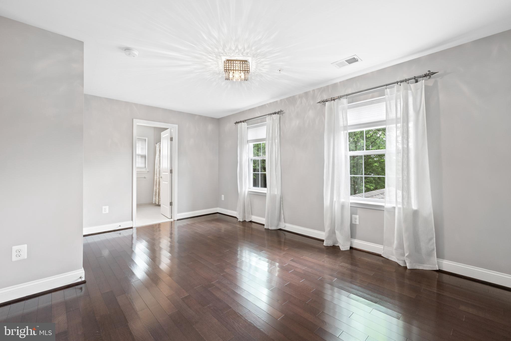 3722 LAWRENCE AVENUE