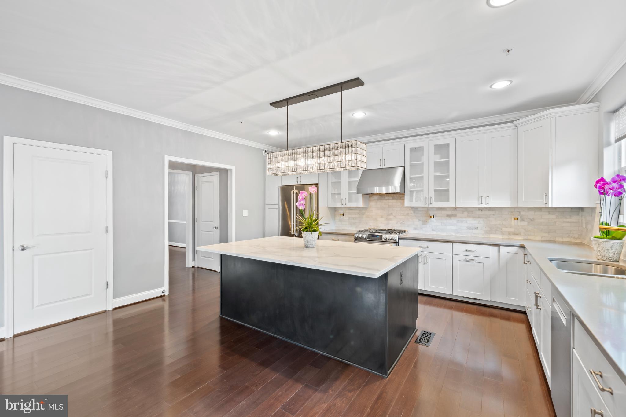 3722 LAWRENCE AVENUE