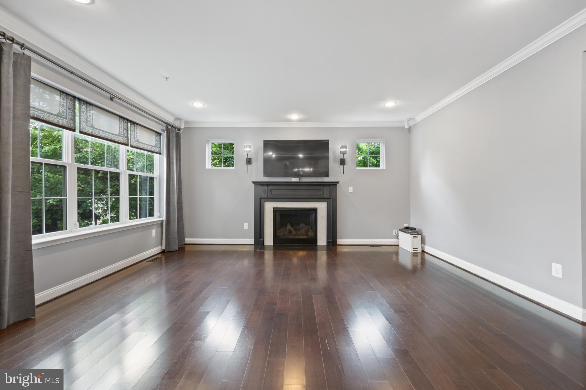 3722 LAWRENCE AVENUE