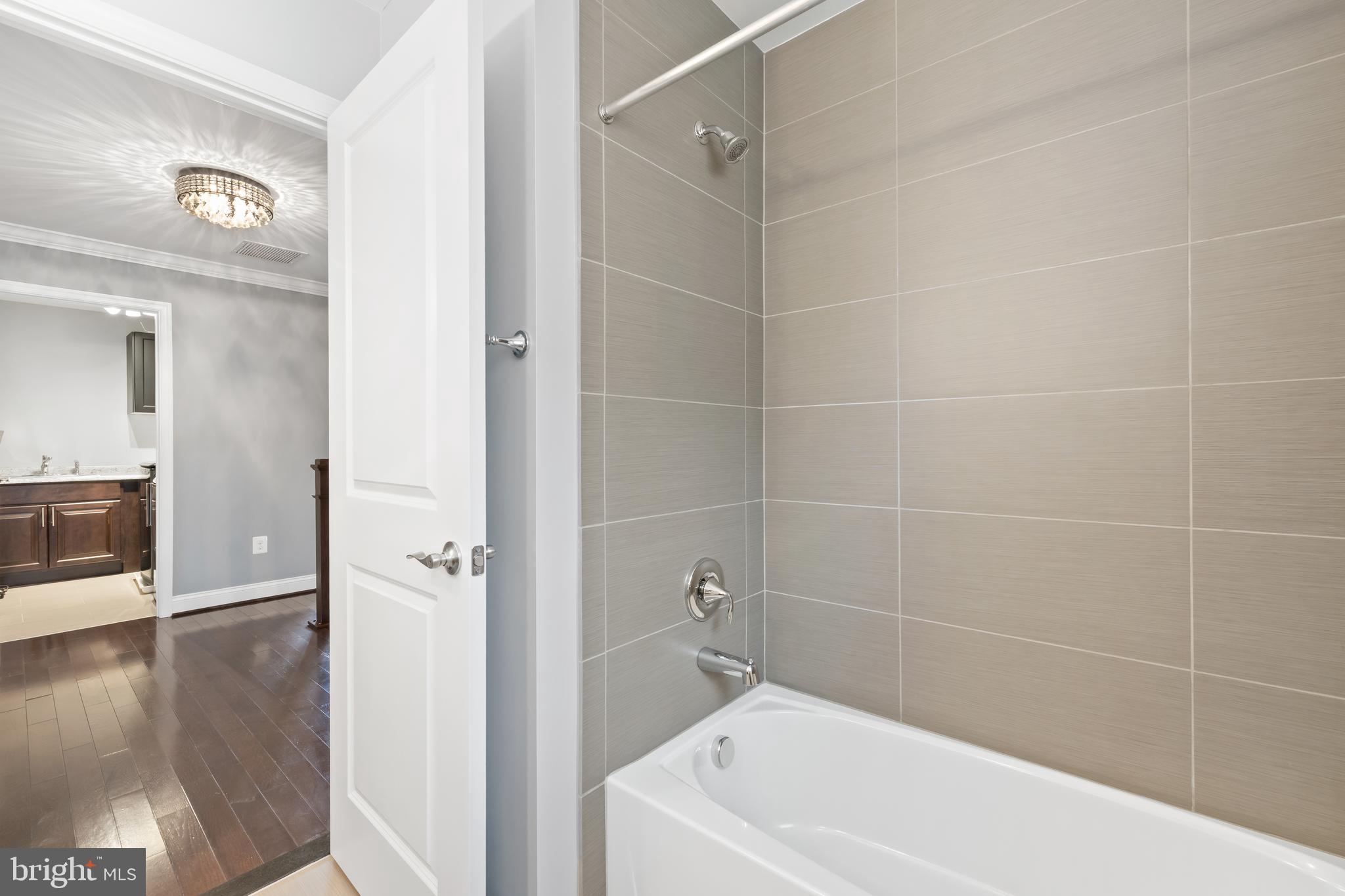 3722 LAWRENCE AVENUE