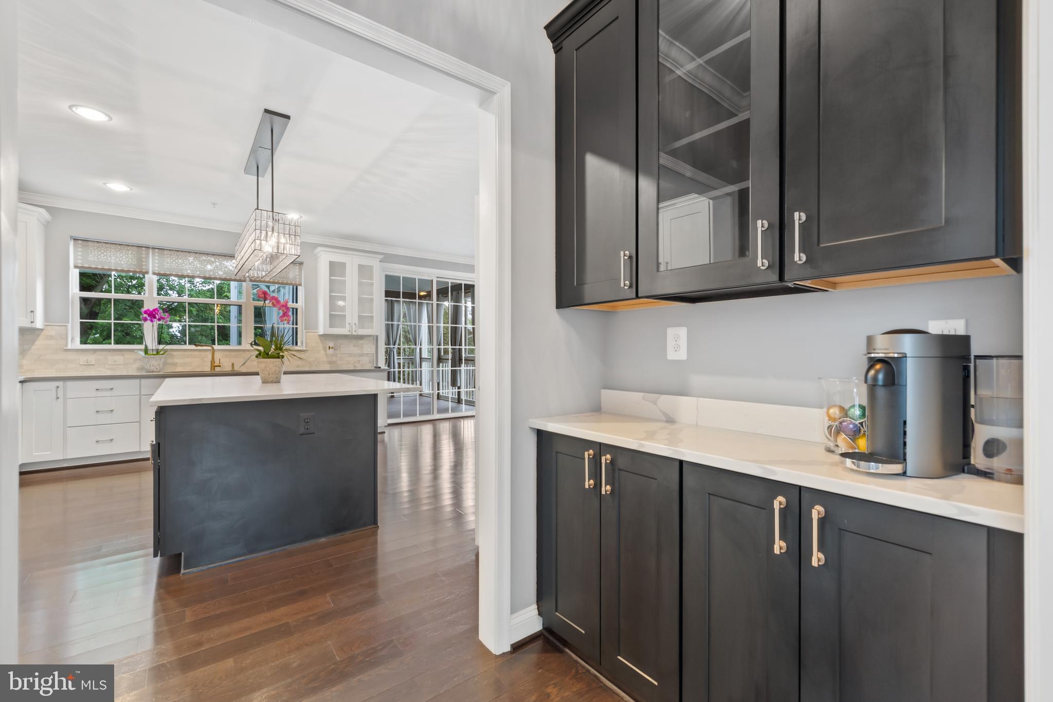 3722 LAWRENCE AVENUE