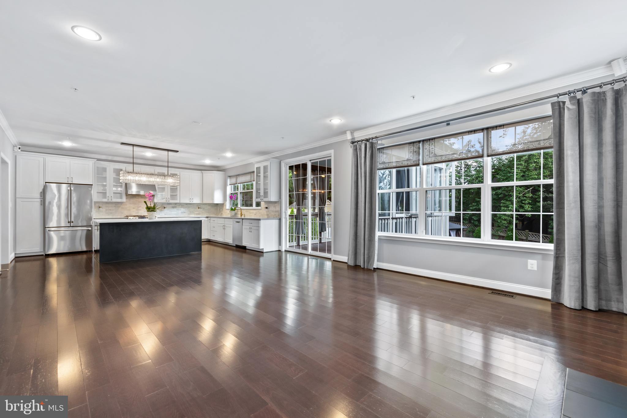 3722 LAWRENCE AVENUE