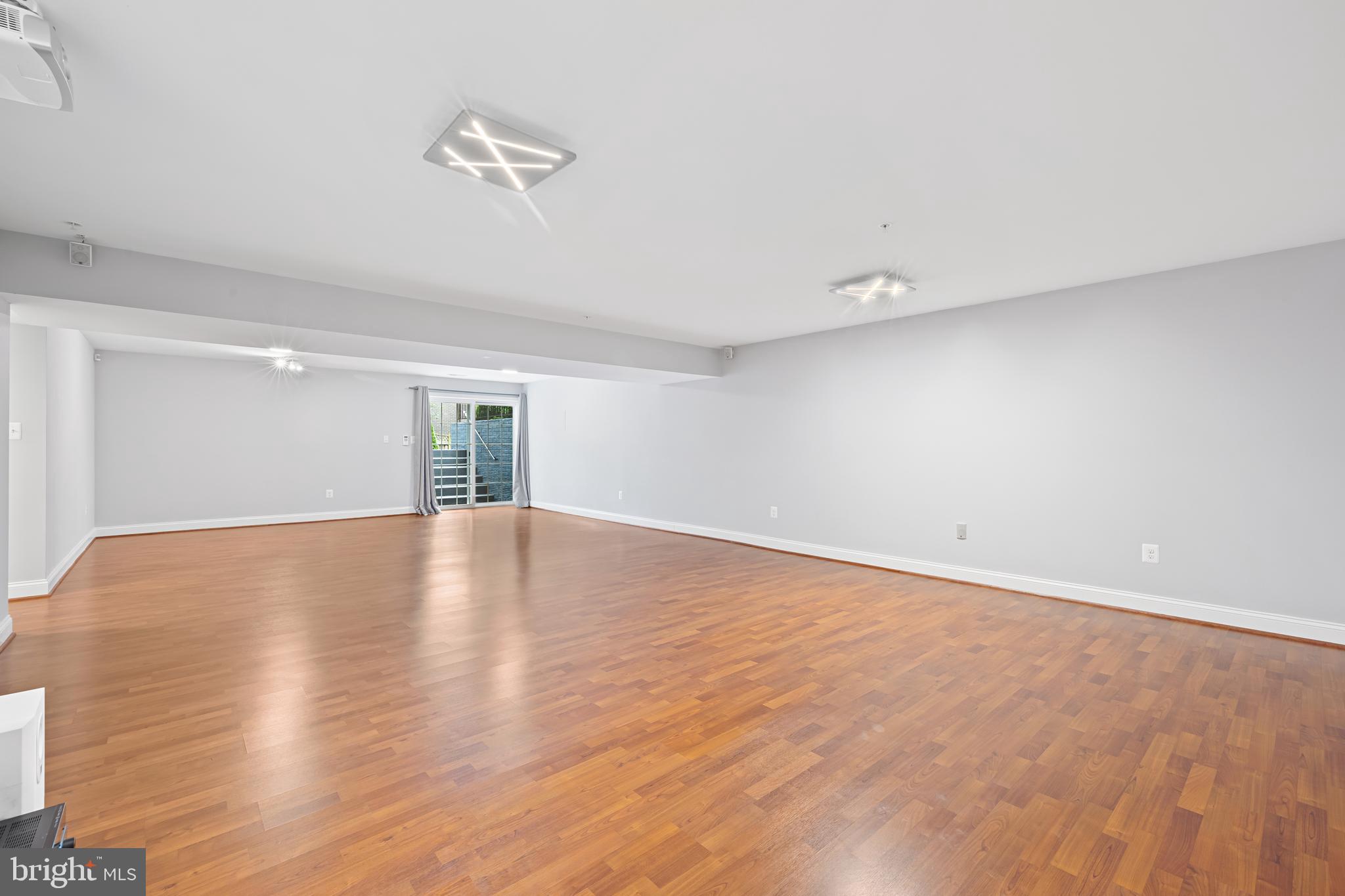 3722 LAWRENCE AVENUE